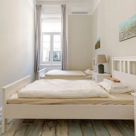 Spacious Apartment For Group In Centre Budapest Exterior photo
