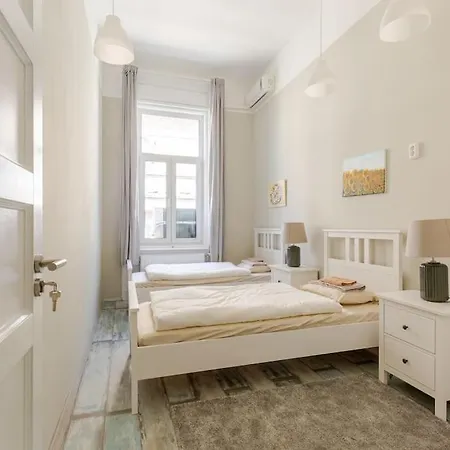 Spacious Apartment For Group In Centre Budapest Exterior photo