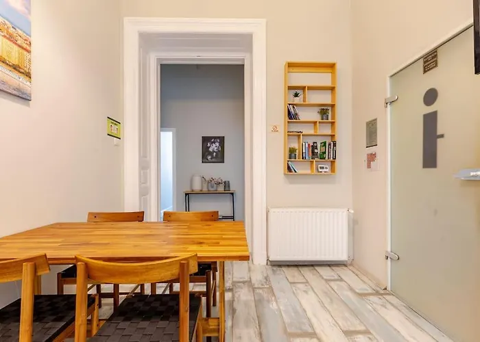 Spacious Apartment For Group In Centre Budapest
