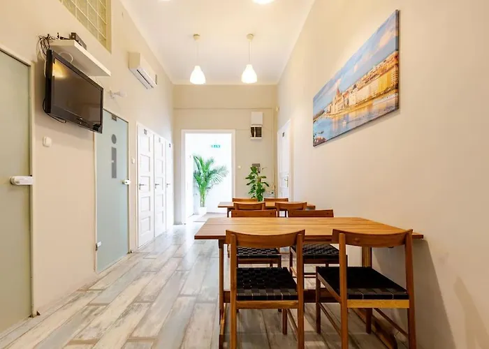 Spacious Apartment For Group In Centre Budapest